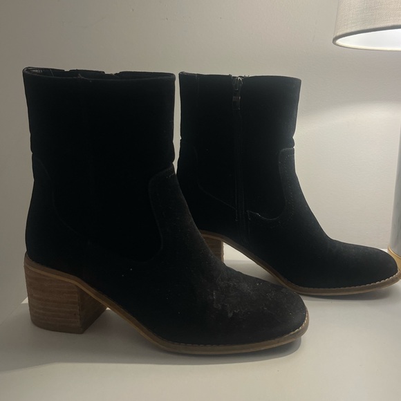 Mis-Jes Women’s Heeled Ankle Boots made with black suede - Picture 1 of 8